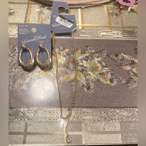 Universal Thread Gold Jewelry Set